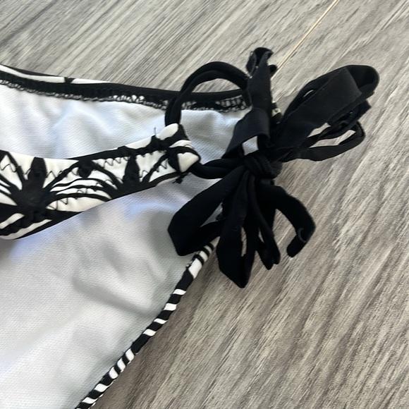 Black and White Patterned Bikini - Picture 7 of 10